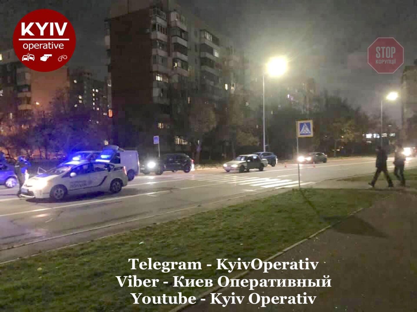 «Нещасливий» перехід: на столичній Воскресенці вкотре збили пішохода (фото)