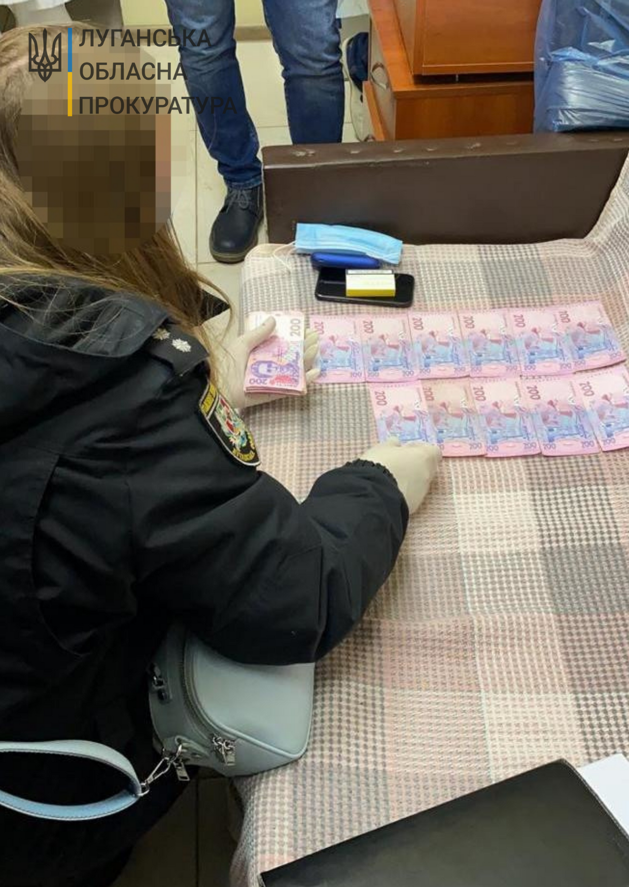 Вимагання від онкохворого неправомірної вигоди за операцію – викрито лікаря Луганського обласного онкологічного диспансеру (ФОТО)