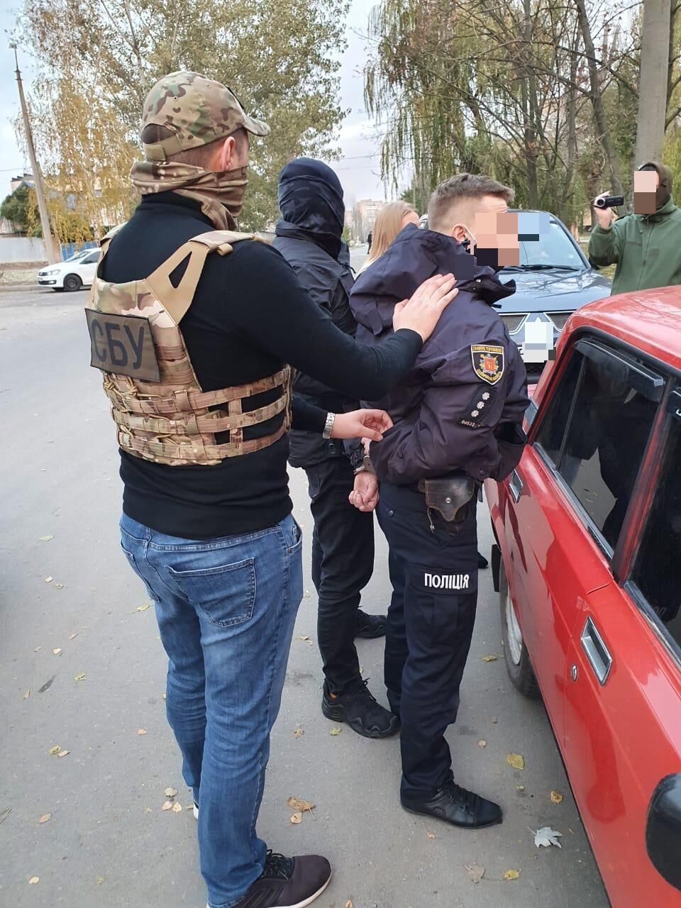 Вимагання та одержання хабара – у Запорізькій області затримано слідчого поліції (ФОТО)