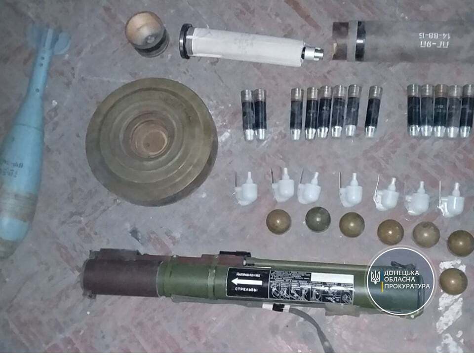 В Авдіївці знайшли схрон із гранатометами та мінами