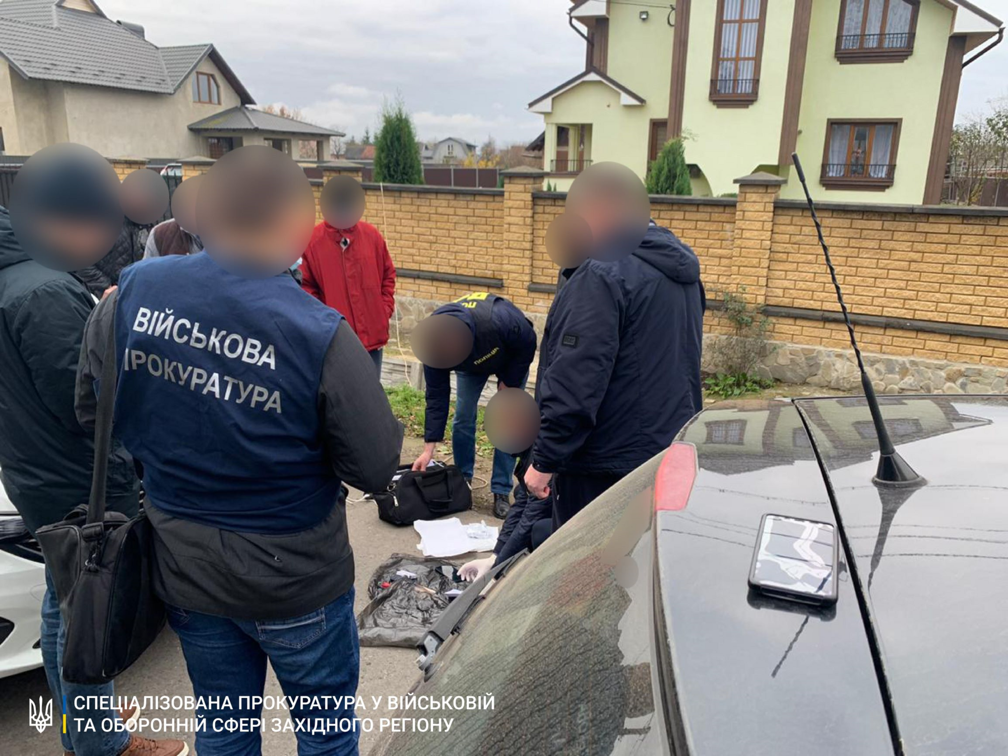 2200 доларів США хабара за відстрочку від військової служби – затримано посадовця військкомату (ФОТО)