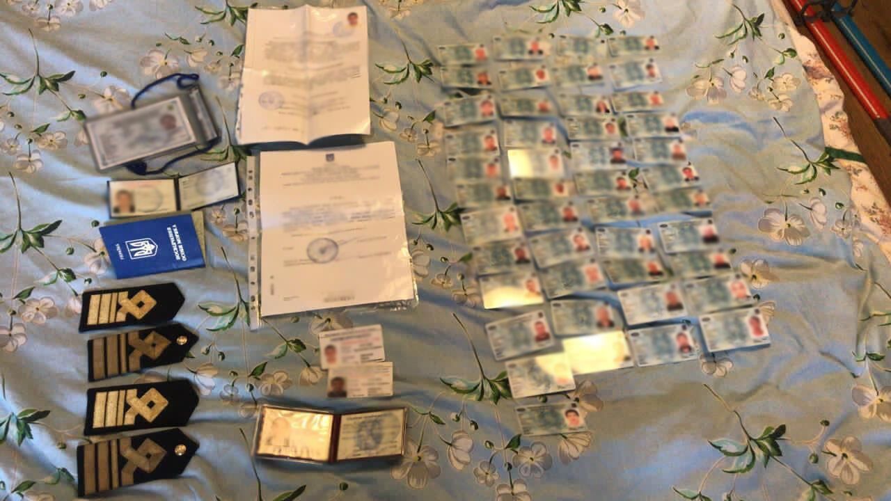 Правоохоронці викрили схему вимагання хабарів при видачі посвідчень судноводіїв (ФОТО)