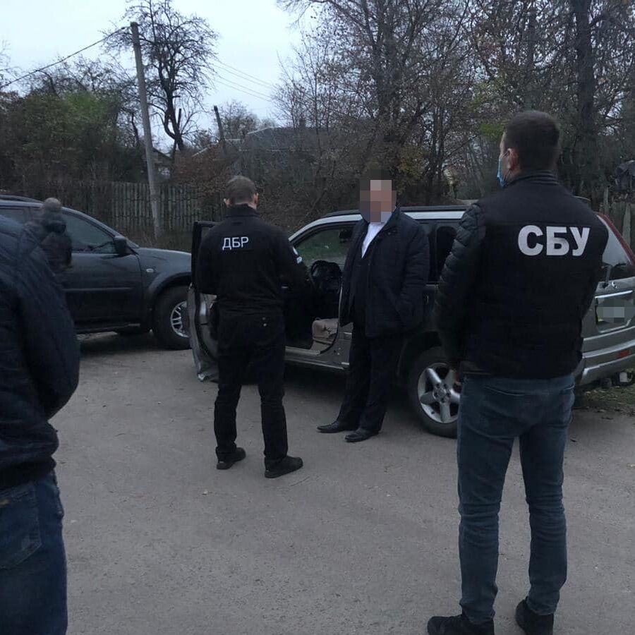 630 тис грн за договір на капремонт стадіону – затримано голову ОТГ на Чернігівщині (ФОТО)