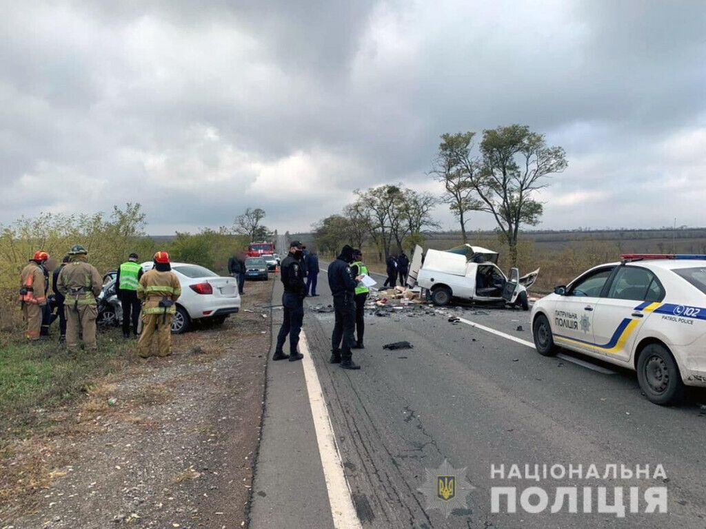 Поліція встановлює обставини ДТП із двома загиблими поблизу Мангуша