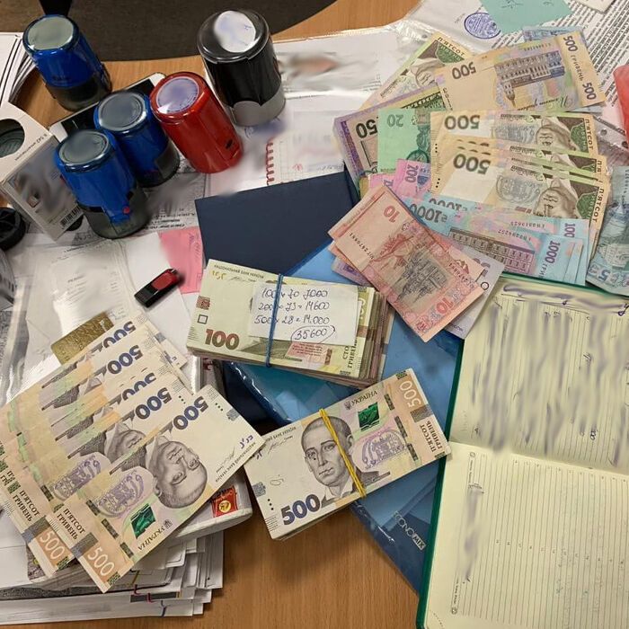 Правоохоронці викрили схему вимагання хабарів при видачі посвідчень судноводіїв (ФОТО)