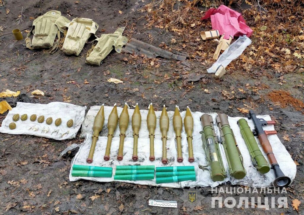 Правоохоронці виявили на території Добропільського району схрон боєприпасів