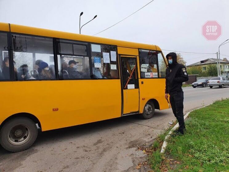 У Дніпропетровській області на пасажирів маршруток без масок почали складати протоколи (фото)