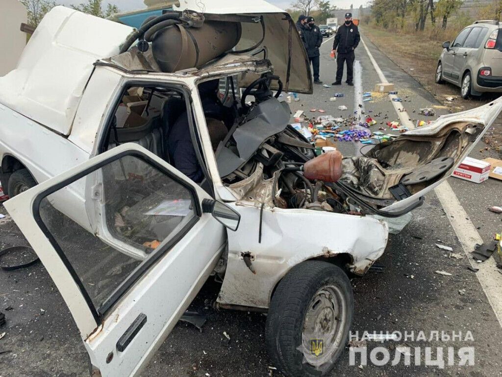 Поліція встановлює обставини ДТП із двома загиблими поблизу Мангуша