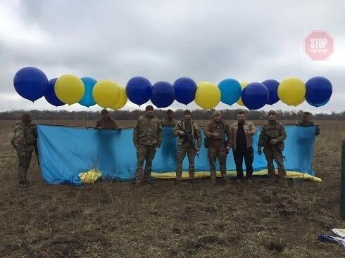 У небі над окупованим Луганськом з'явився прапор України (фото, відео)