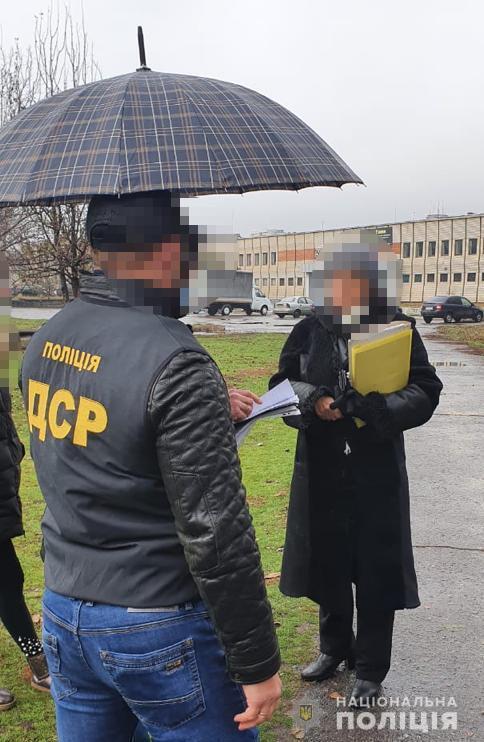 На Донеччині поліцейські викрили у хабарництві голову селищної ради