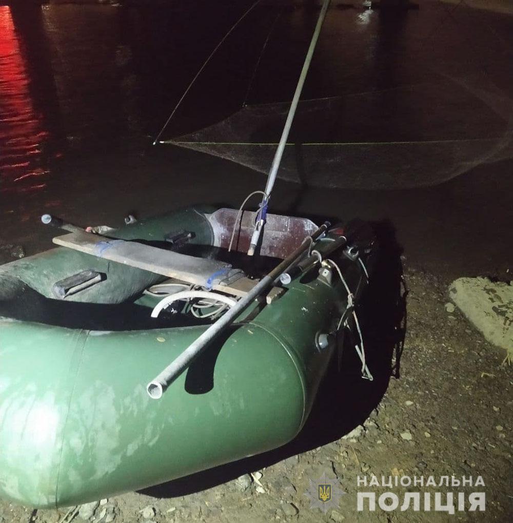 У Маріуполі поліцейські спільно з працівниками екологічної інспекції викрили у незаконній діяльності двох рибалок