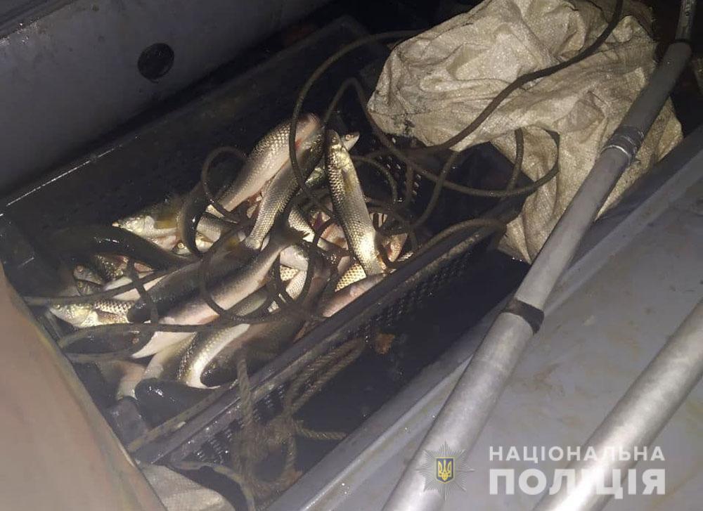 У Маріуполі поліцейські спільно з працівниками екологічної інспекції викрили у незаконній діяльності двох рибалок