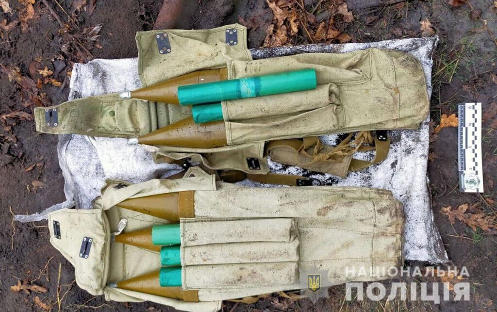 Правоохоронці виявили на території Добропільського району схрон боєприпасів