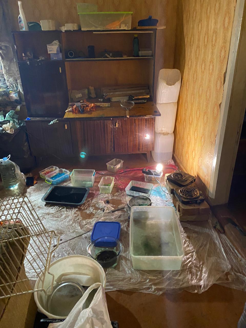 Незаконне виготовлення особливо небезпечних психотропів — затримано двох чоловіків (ФОТО)