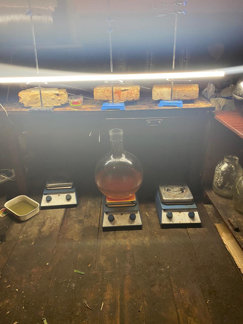 Незаконне виготовлення особливо небезпечних психотропів — затримано двох чоловіків (ФОТО)