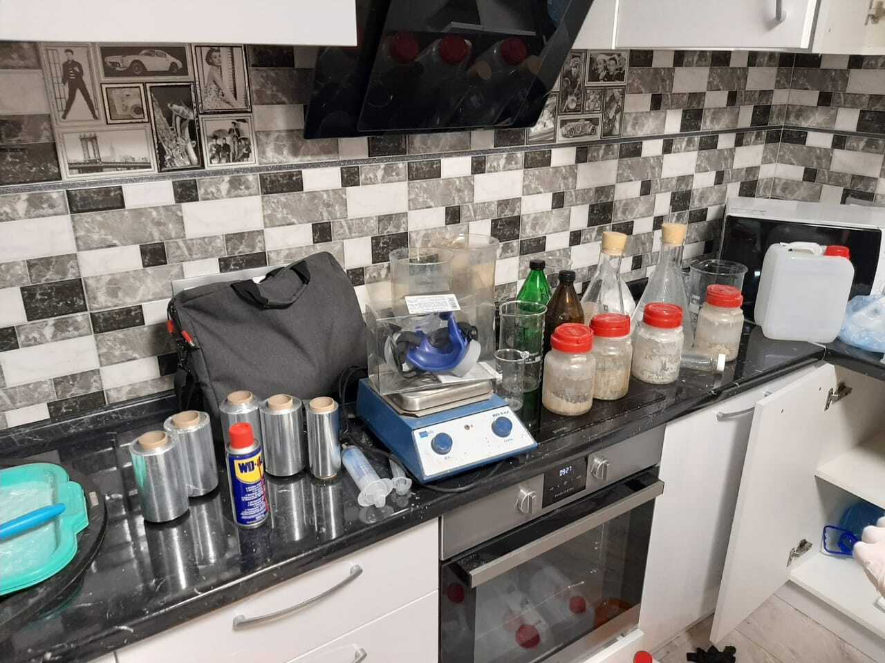 Тримання під вартою — суд обрав запобіжний захід чоловіку, який підозрюється в незаконному виготовленні наркотиків (ФОТО)