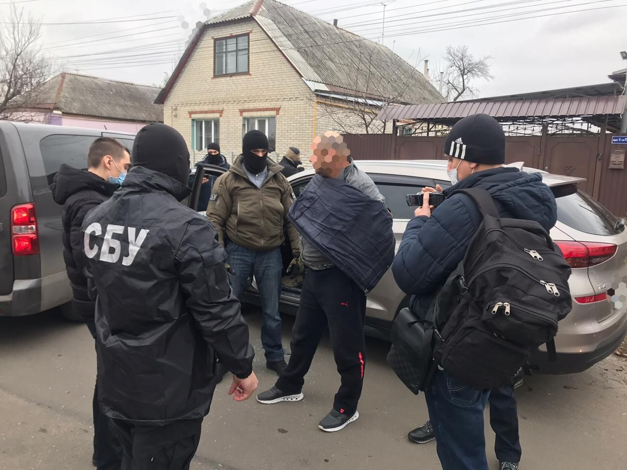Затримано чоловіка, який погрожував вбивством і вимагав 26 800 доларів США (ФОТО)