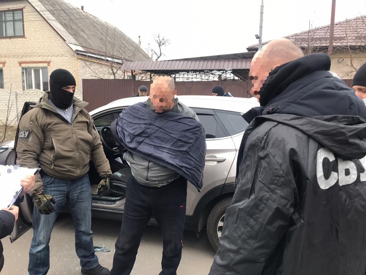 Затримано чоловіка, який погрожував вбивством і вимагав 26 800 доларів США (ФОТО)