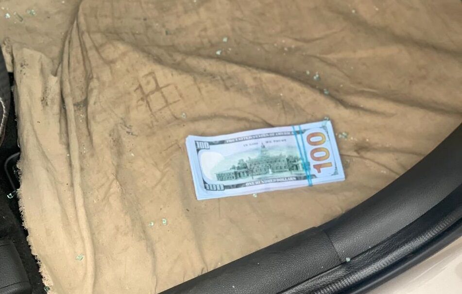 На вимаганні 26 800 доларів США з погрозою вбивства затримано чоловіка на Харківщині (ФОТО)