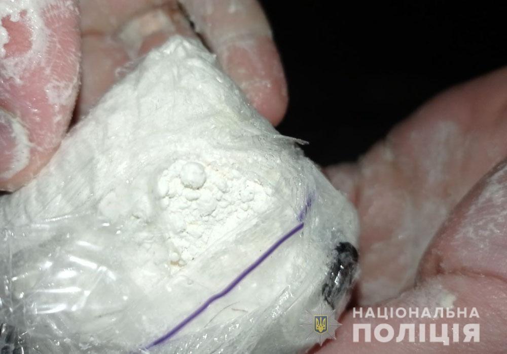 У Маріуполі поліцейські затримали чоловіка з наркотиками та психотропами на суму понад 100 тисяч гривень
