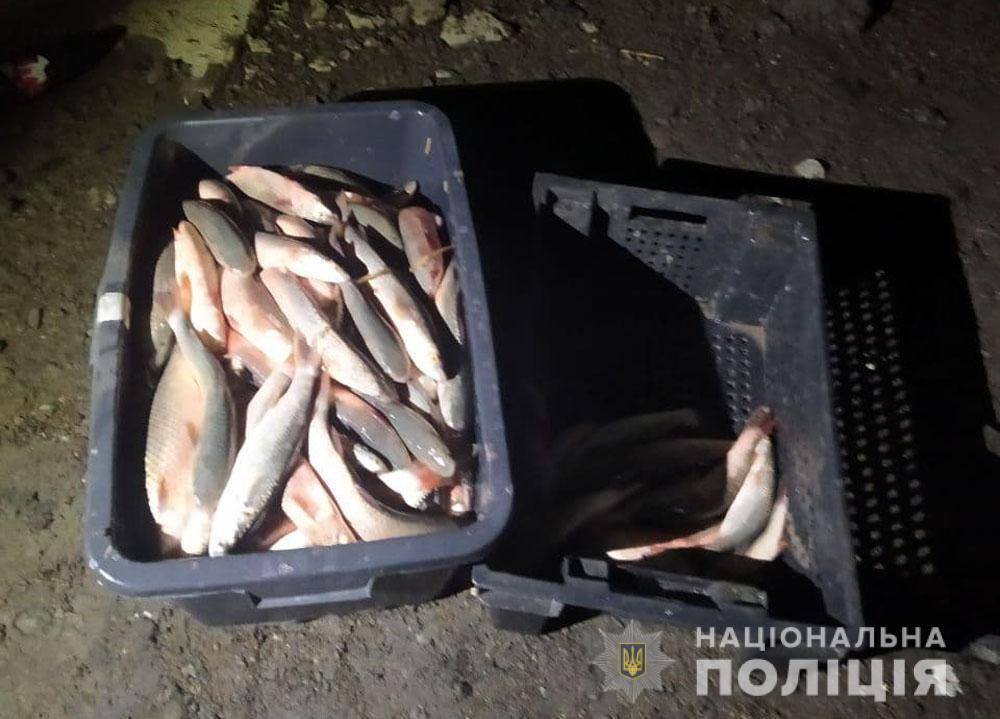 У Маріуполі поліцейські спільно з працівниками екологічної інспекції викрили у незаконній діяльності двох рибалок