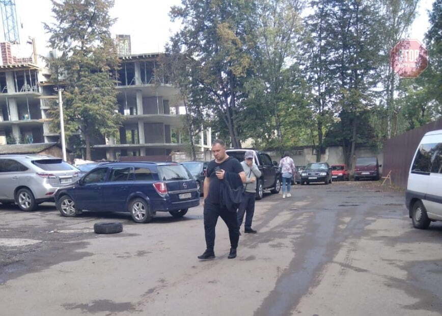  Невідомий стежив за журналістами Фото: СтопКор