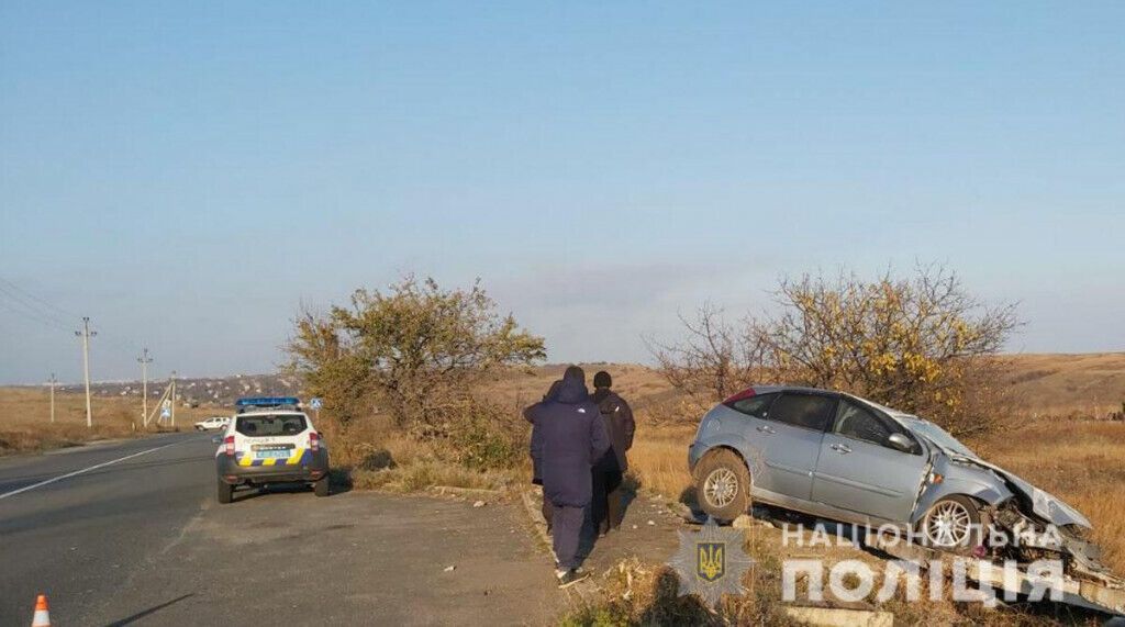 Поліція встановлює обставини смертельної ДТП на зупинці поблизу Маріуполя