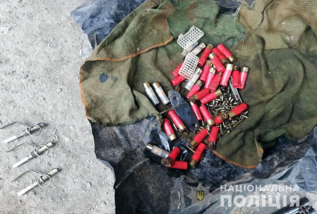 Три гранати, револьвер та майже 200 набоїв: поліцейські Маріуполя роззброїли мешканця Приморського району