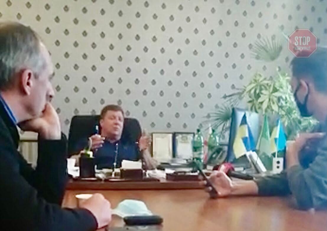  Голова РДА з Харківщини погрожував журналістам «відбити печінку» Фото: скріншот з відео