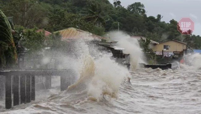 13 загиблих і 15 зниклих безвісти: на Філіппінах вирує тайфун Vamco (фото)
