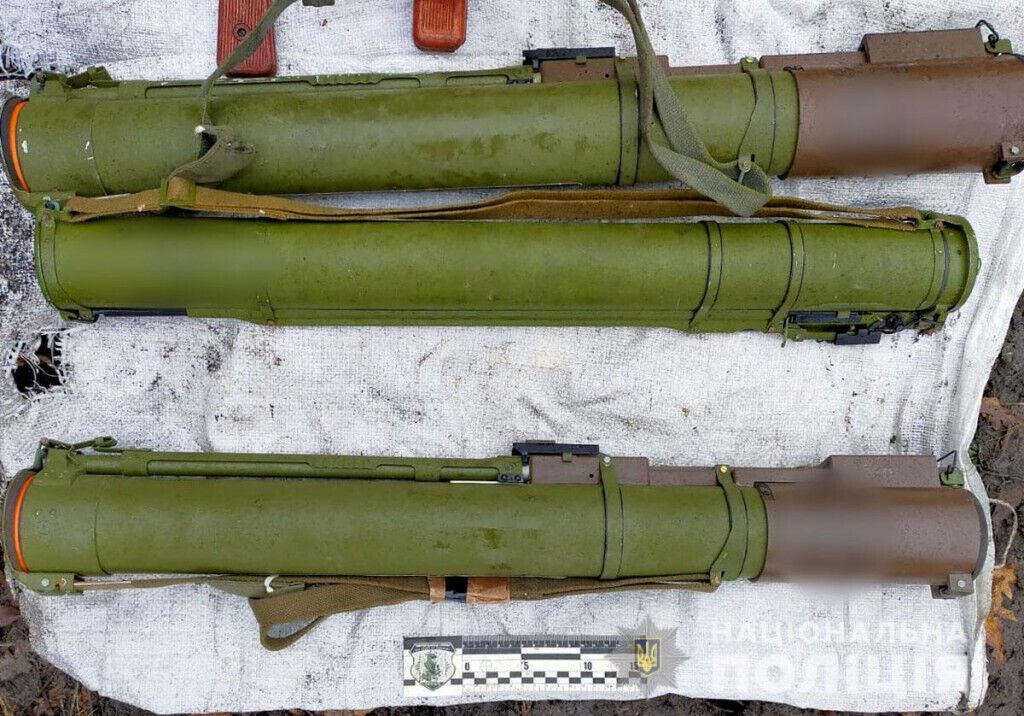 Правоохоронці виявили на території Добропільського району схрон боєприпасів