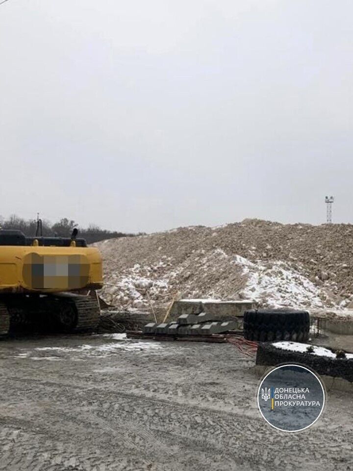 На Донеччині викрито схему ухилення від сплати податків на понад 8 млн грн (ФОТО)