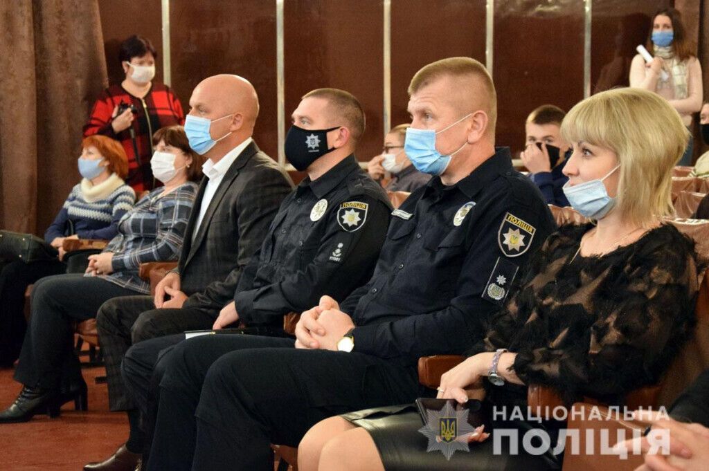Керівництво поліції Донеччини привітало дітей з «Ліги майбутніх поліцейських» з п’ятиріччям