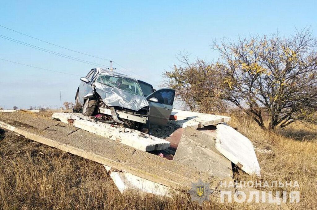 Поліція встановлює обставини смертельної ДТП на зупинці поблизу Маріуполя