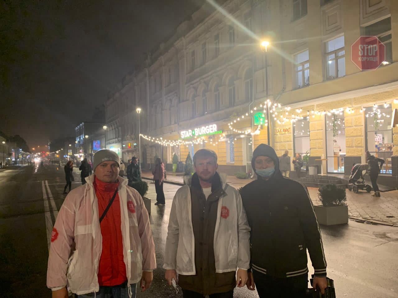  Громадські активісти моніторять ресторани та кафе на Подолі у Києві Фото: СтопКор