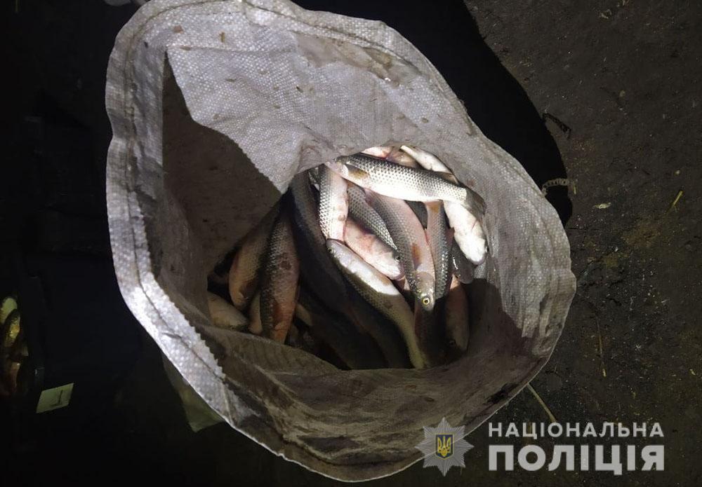 У Маріуполі поліцейські спільно з працівниками екологічної інспекції викрили у незаконній діяльності двох рибалок