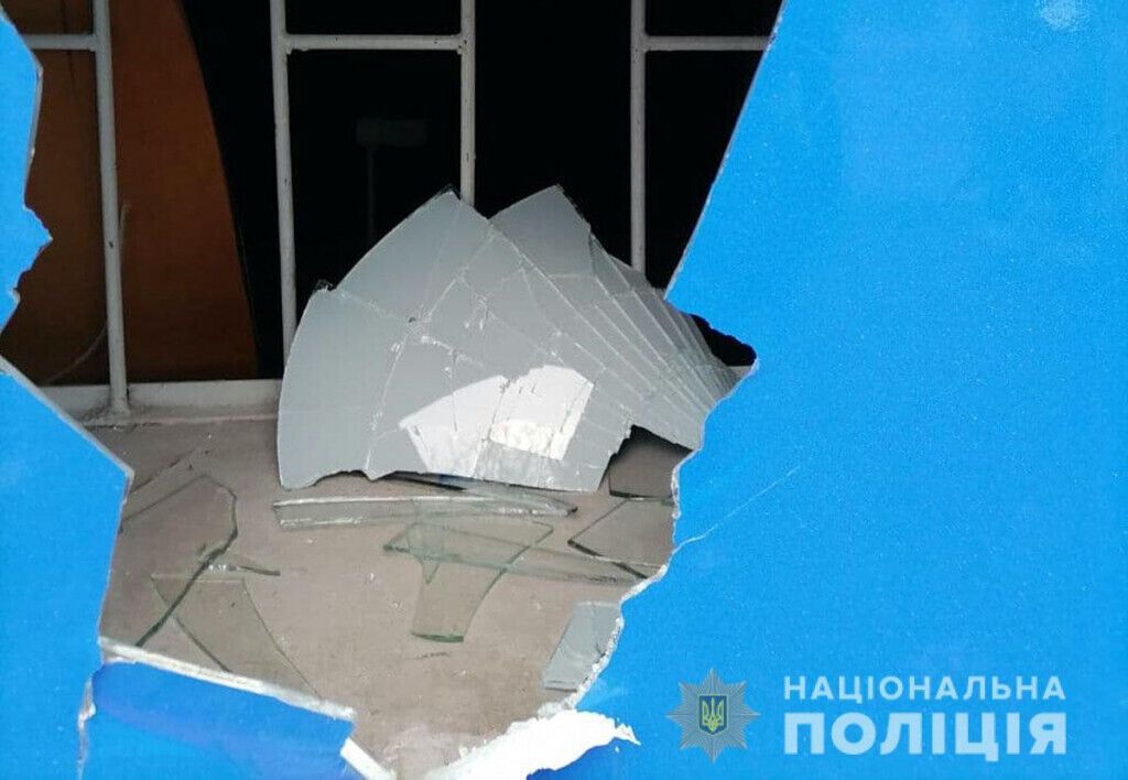 Поліція Маріуполя встановлює обставини пошкодження офісів політичної партії