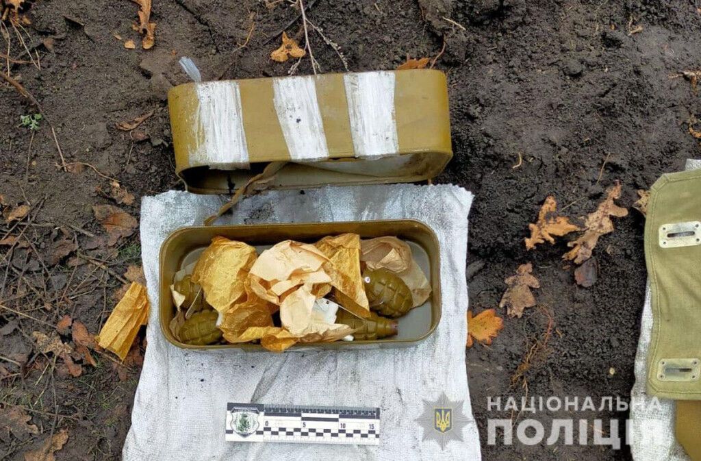 Правоохоронці виявили на території Добропільського району схрон боєприпасів