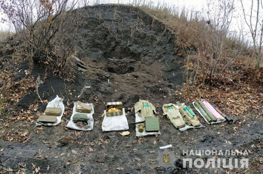 Правоохоронці виявили на території Добропільського району схрон боєприпасів