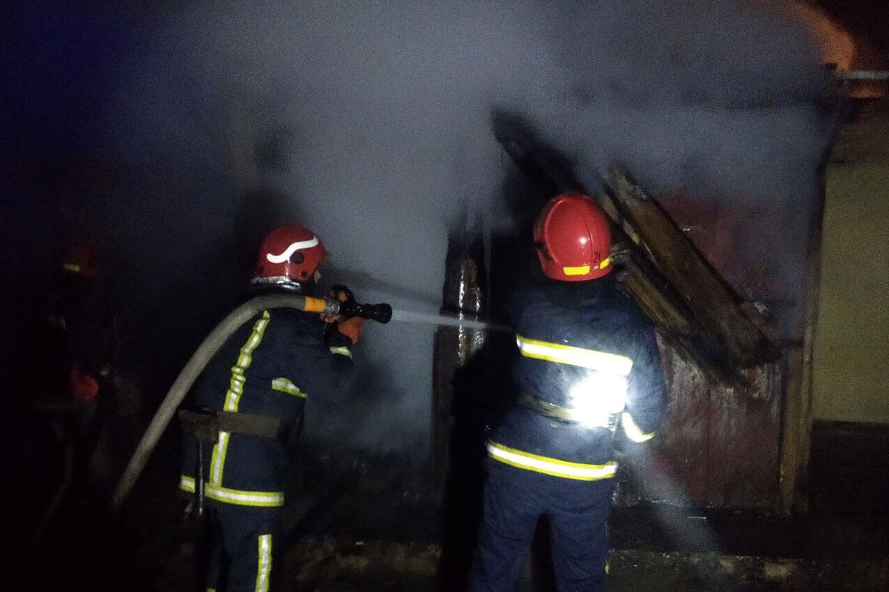 Хмельницька область: рятувальники ліквідували пожежу господарчої споруди