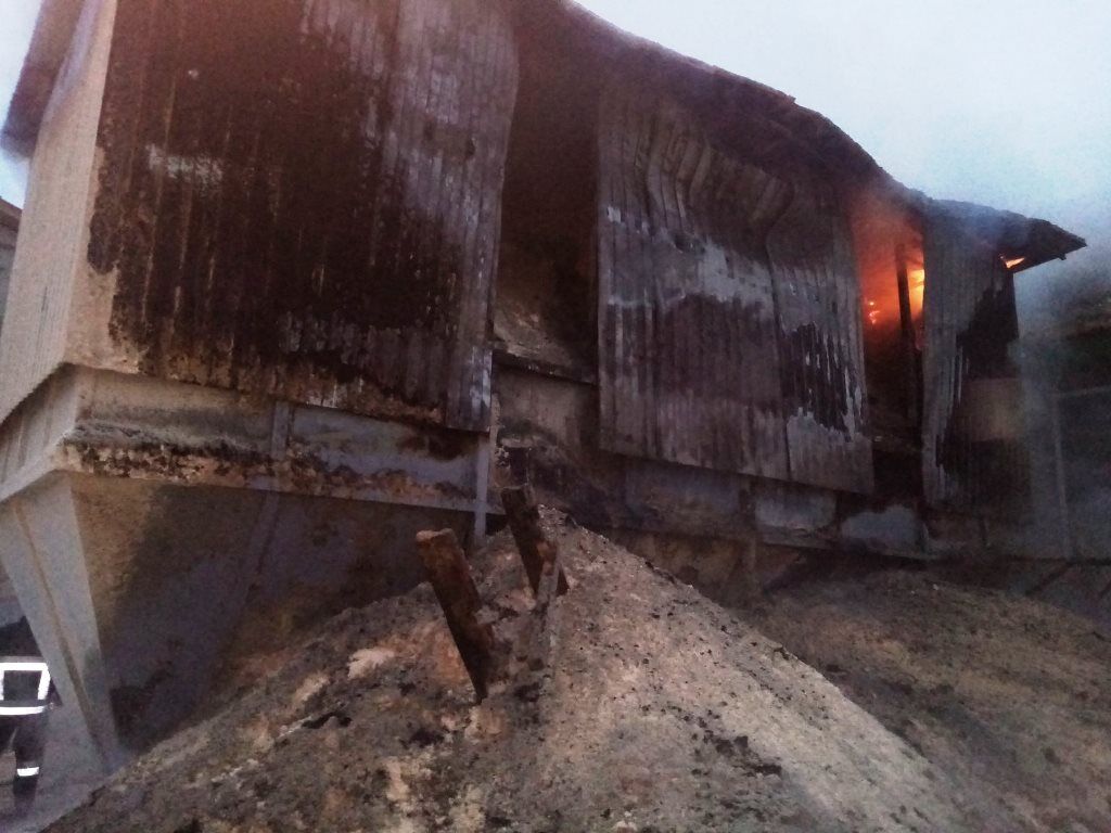 Житомирська область: вогнеборці ліквідували згоряння тирси на території деревообробного підприємства