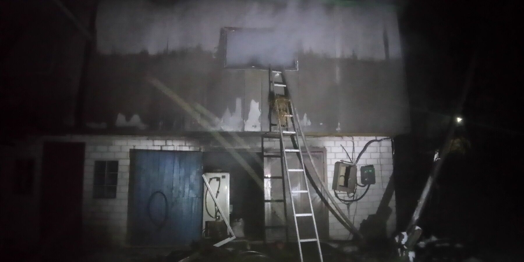 Житомирська область: фахівці ДСНС ліквідували загоряння в господарчій будівлі