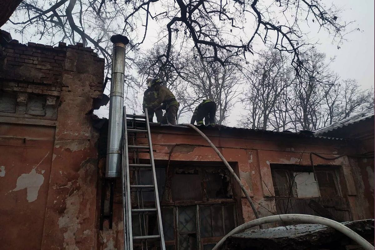 Дніпропетровська область: ліквідовано пожежу на даху будівлі