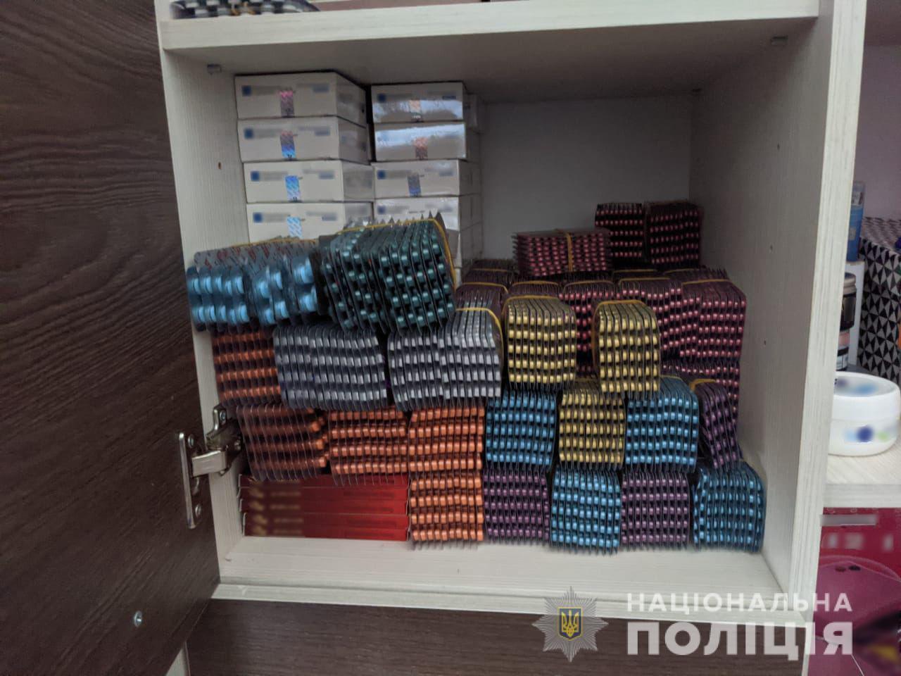 Кіберполіція викрила зловмисників у контрабанді та продажі в Інтернеті заборонених лікарських засобів