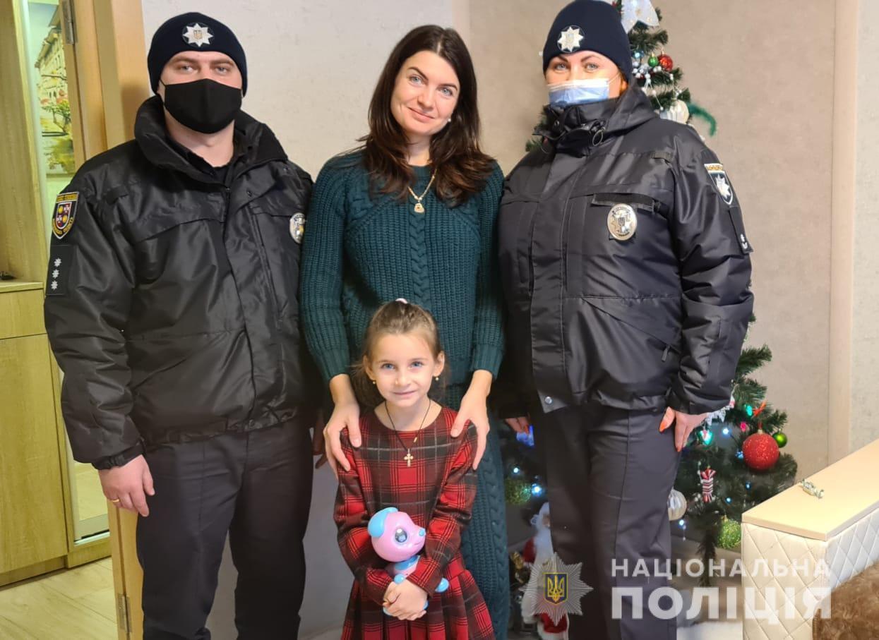 Вінницькі поліцейські здійснили мрію діток, які написали на пошту довіри