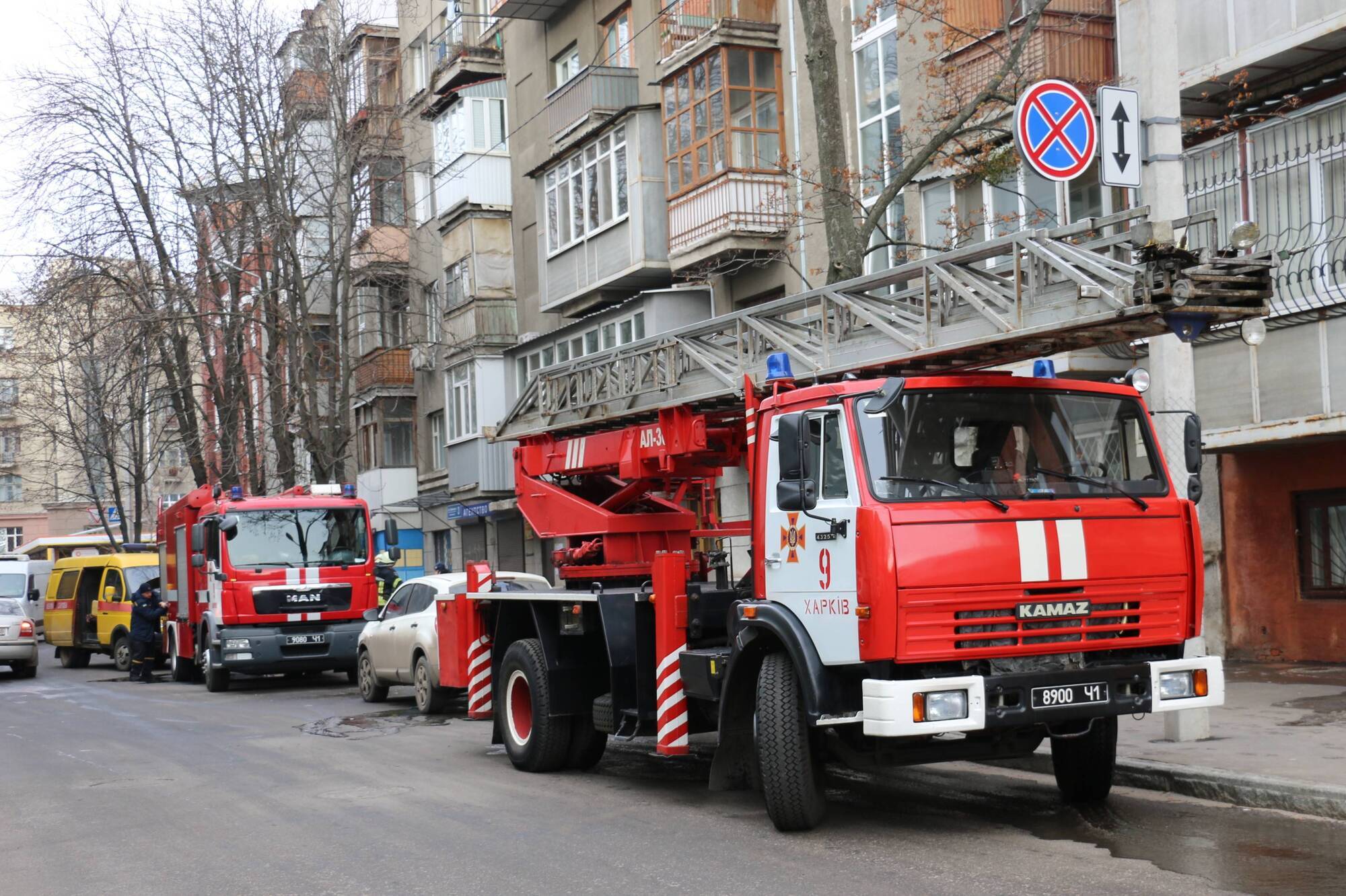 м. Харків: під час пожежі у шестиповерховому будинку вогнеборці евакуювали з небезпечної зони 7 мешканців
