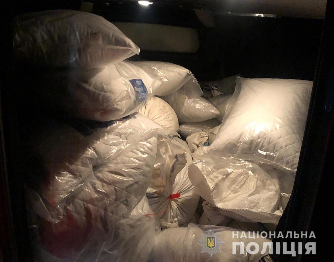 На Житомирщині поліцейські затримали автомобіль з 700 кг бурштину