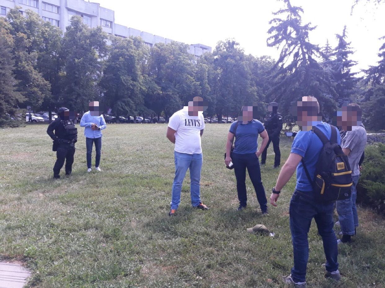 80 тис доларів США за активізацію досудового розслідування – судитимуть слідчого ДБР та двох пособників (ФОТО)