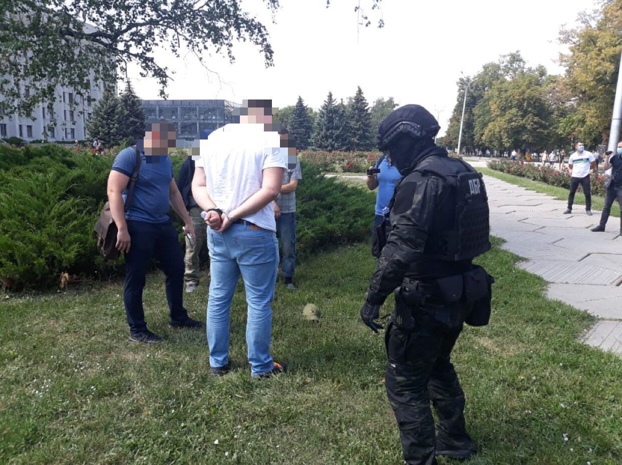 80 тис доларів США за активізацію досудового розслідування – судитимуть слідчого ДБР та двох пособників (ФОТО)