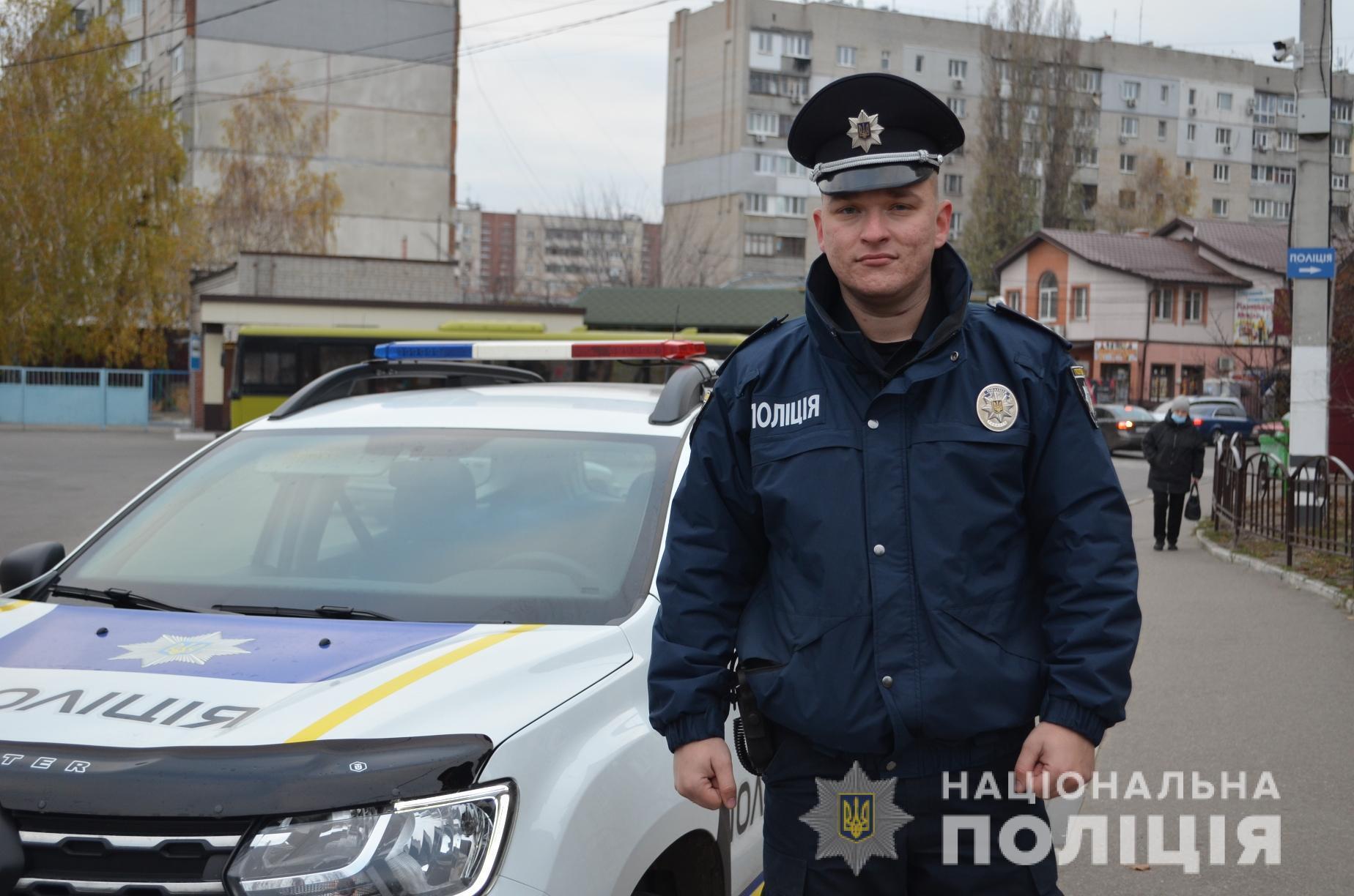 На Харківщині поліцейський офіцер громади отримав ключі від нової квартири